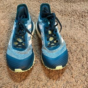 Women’s Addis running shoes. Excellent condition.